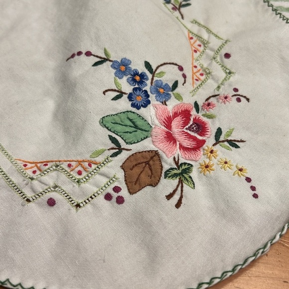 Embroidered Floral Round Doily Set of 3 Hand Crafted Embroidery USA - Picture 9 of 13